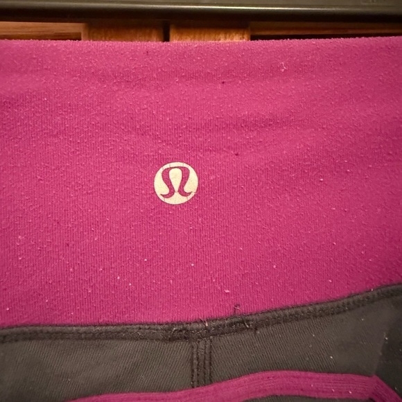 Lululemon Run Full Tilt Crop Purple and Black Leggings Sz 2 - Picture 6 of 6